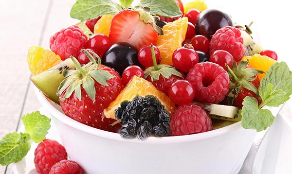 Bowl de frutas ricas y antioxidantes