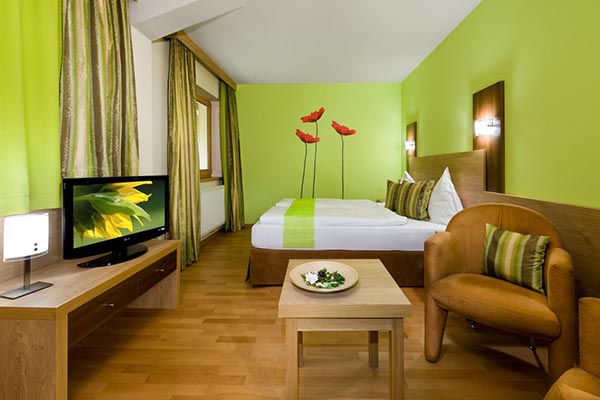dormitorio verde ambientado con Feng Shui