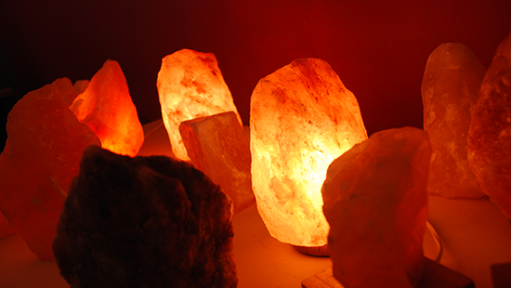 Luz y Color: lámparas de sal del Himalaya