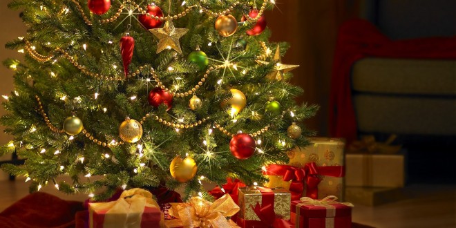 Árbol de navidad con regalos