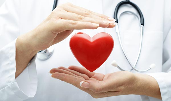 Doctor recomendando prevención cardiovascular
