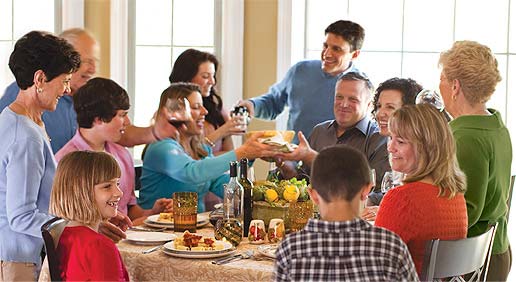 Tiempo en familia alrededor de la mesa